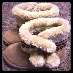 Toddler Pom Boots Sz 7